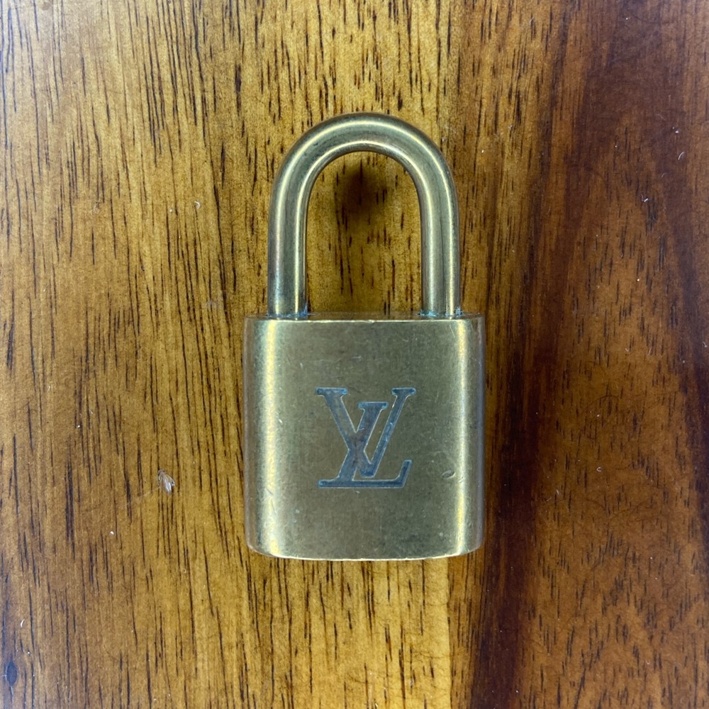 Louis Vuitton Gold Lock 302